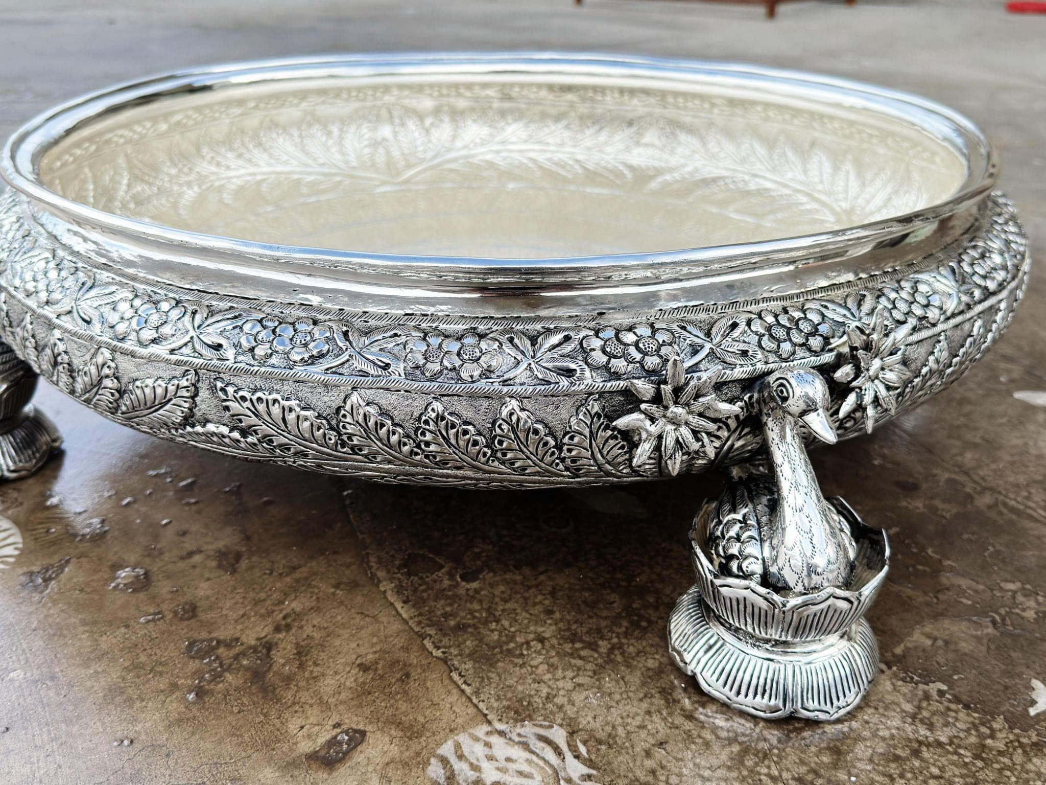 Peacock Base Urli — photo 2